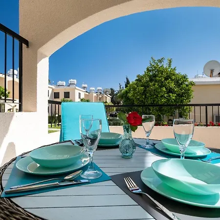 Dalia 2 Bedroom With Pool & Garden, Parking, Walk To Beach, Gated Complex 파포스