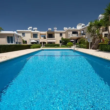 Dalia 2 Bedroom With Pool & Garden, Parking, Walk To Beach, Gated Complex Apartment *