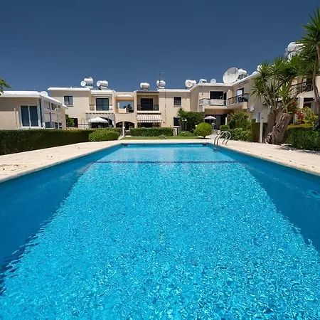 Dalia Seaside 2 Bedroom With Pool & Garden Apartment *