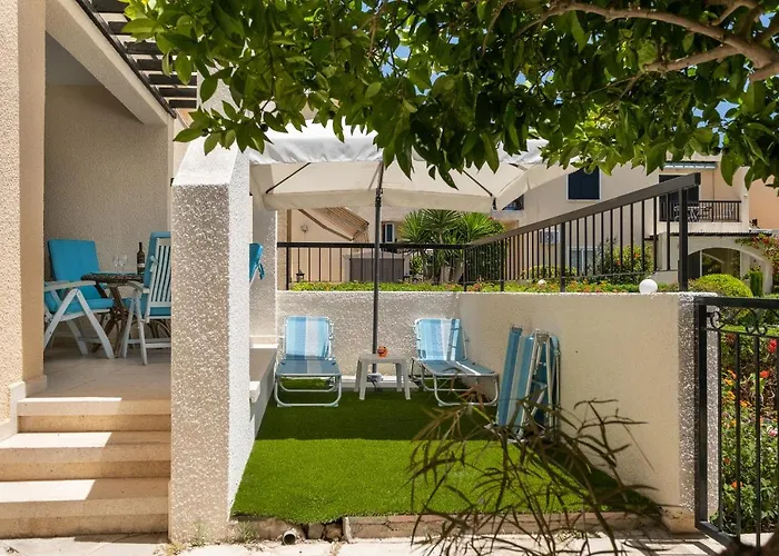 Dalia Seaside 2 Bedroom With Pool & Garden Πάφος