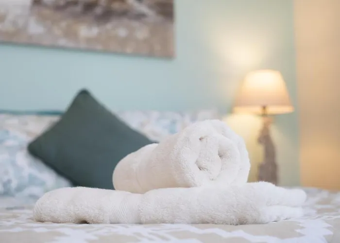 Dalia Seaside 2 Bedroom With Pool & Garden 아파트