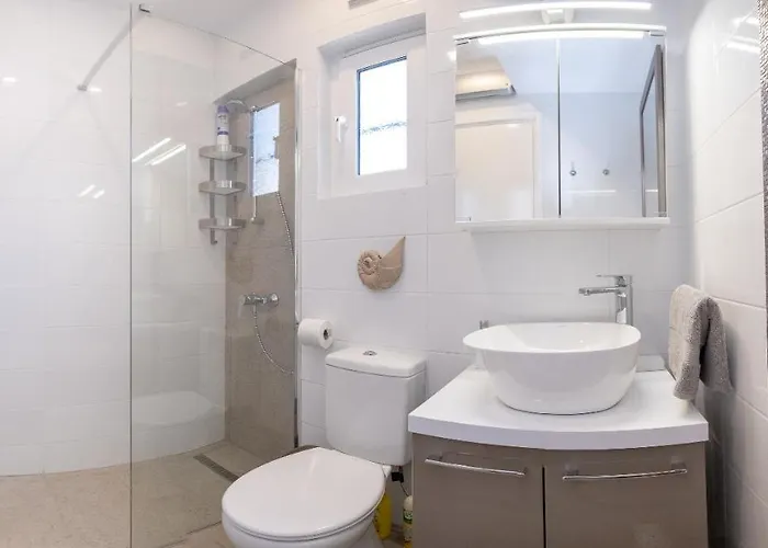 Dalia Seaside 2 Bedroom With Pool & Garden *