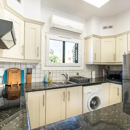 Dalia 2 Bedroom With Pool & Garden, Parking, Walk To Beach, Gated Complex Paphos