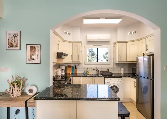 Dalia Seaside 2 Bedroom With Pool & Garden Lejlighed Paphos