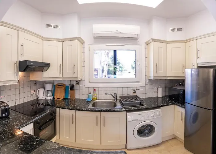 Dalia Seaside 2 Bedroom With Pool & Garden *