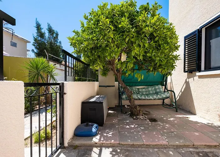 Dalia Seaside 2 Bedroom With Pool & Garden Lejlighed Paphos